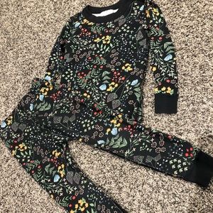 Hanna Andersson Black floral pajama set